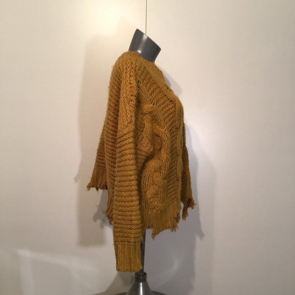 Moon River Distressed Hem Cable Knit Sweater Size S - Picture 3 of 10